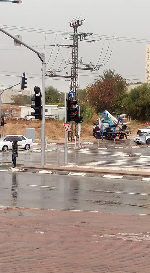 תקלת חשמל ליד פארק החייל האסוטרלי (צילום: אריה שדה)
